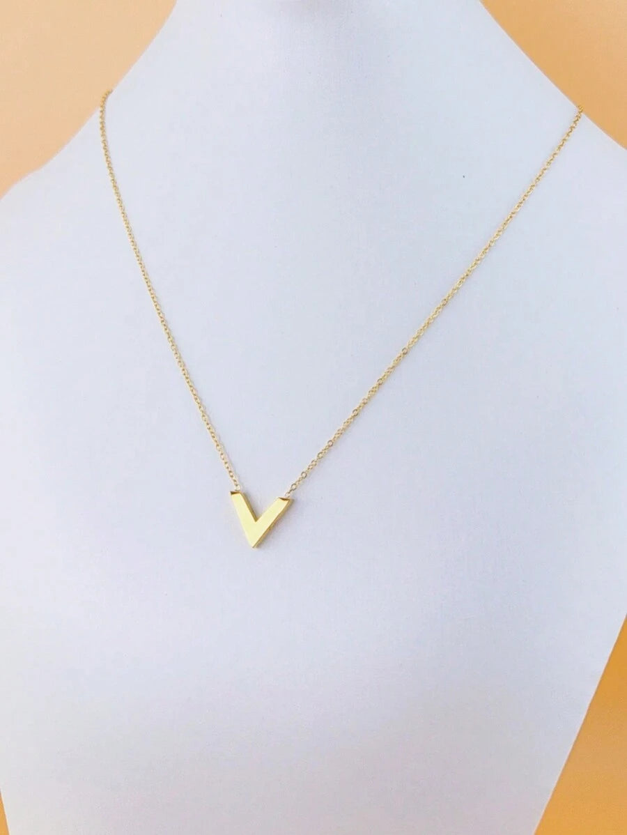 SHEIN V قطعة قلادة كلاسيكية عصرية على شكل حرف