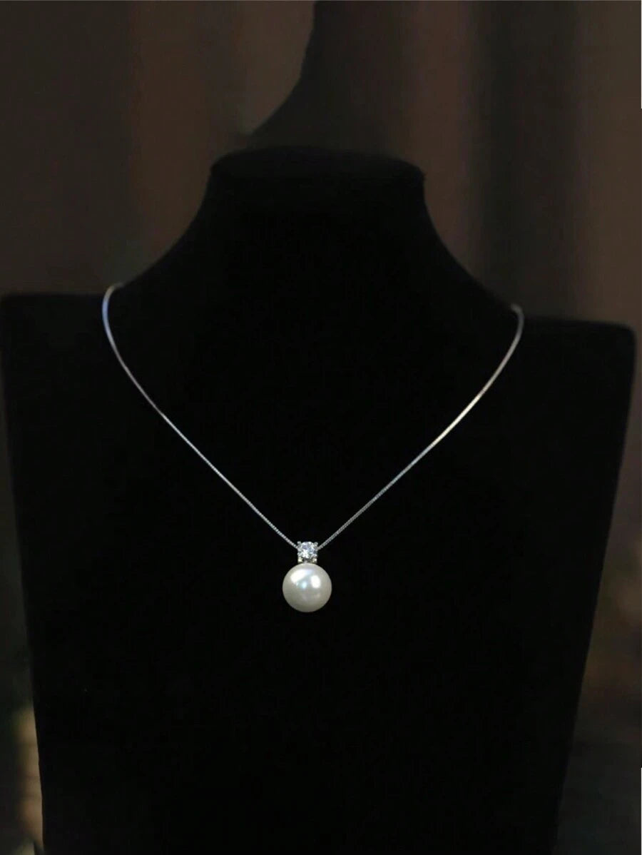 مجموعة قلادة وأقراط بسيطة وأنيقة مزيّنة باللؤلؤ الاصطناعي ب-3 قطع، مناسبة للنساء للارتداء في مناسبات مختلفة مثل الزفاف وفستان العروس وإكسسوارات الزفاف