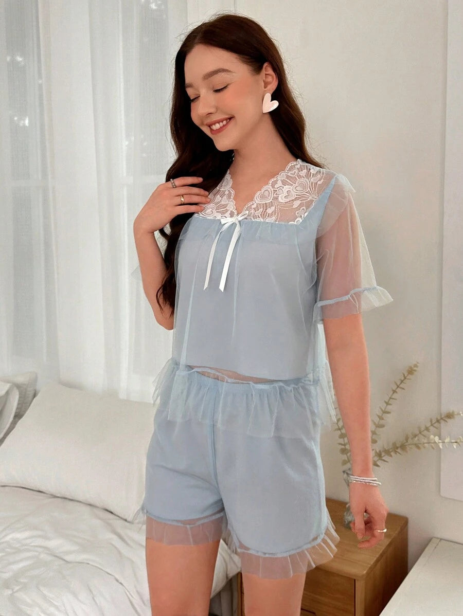 SHEIN Dream Adore طقم بيجامة صيفي / مجموعة بيجامة تتكون من ملابس علوية قصيرة الأكمام برقبة على شكل V مع تطريز الدانتيل وشورت مشبك من الشبكة المقاس L للنساء