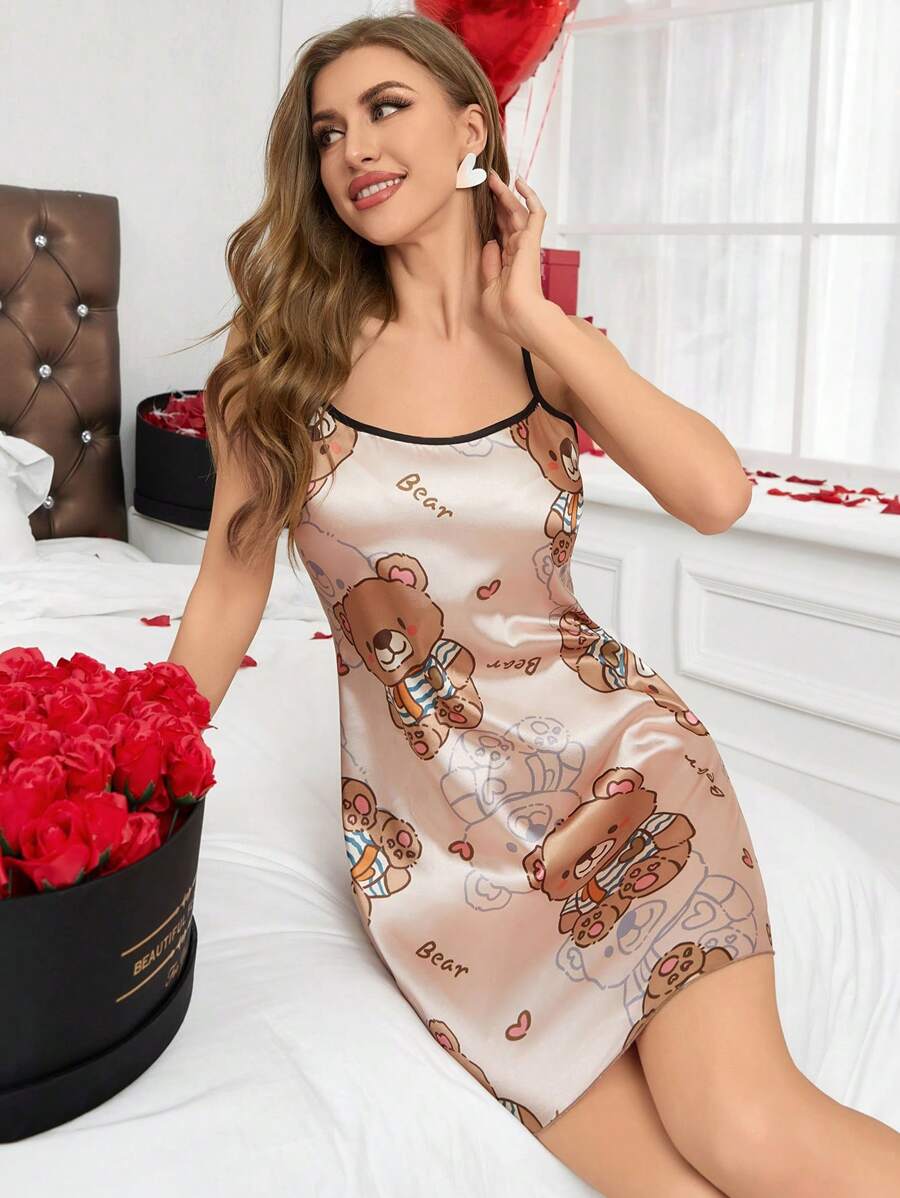 SHEIN فستان نوم نسائي كامي من الساتان بتصميم طباعة كرتونية وتفاصيل تباينية