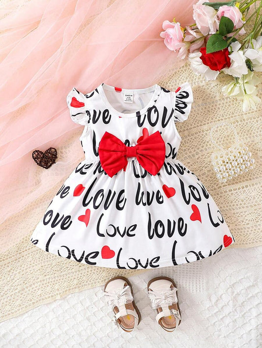 SHEIN Kids فستان بنات صيفي أنيق للفتيات الصغيرات بطبعة حرف وقلب وقوس كبير