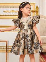 SHEIN Kids فستان بنات مخملي جاكار مزين باللؤلؤ والخرز، ذو أكمام طائرة للفتيات الصغيرات