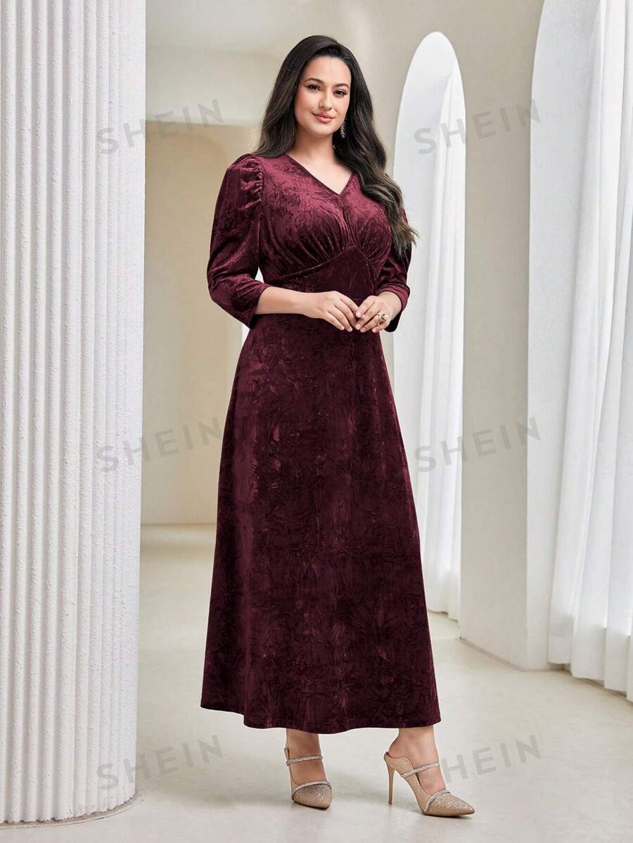 SHEIN Modely فستان أحمر عنابي فاتح بياقة على شكل V عدد 1 قطعة مقاس كبير من القطيفة