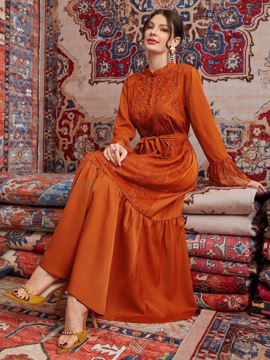 SHEIN Najma فستان نسائي بتصميمات مختلفة من الدانتيل وتفاصيل بتموجات الأطراف