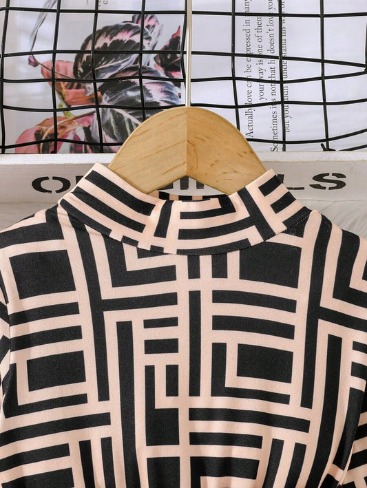 SHEIN Kids فستان بنات صغيرة تصميم أشكال وحاشية شبكية مع حزام
