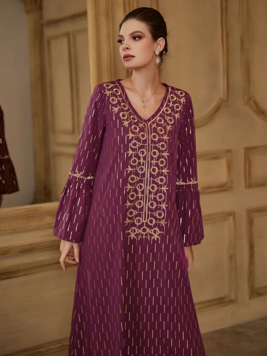 SHEIN Najma وأكمام مزينة بتطريزات Vفستان تونك برقبة