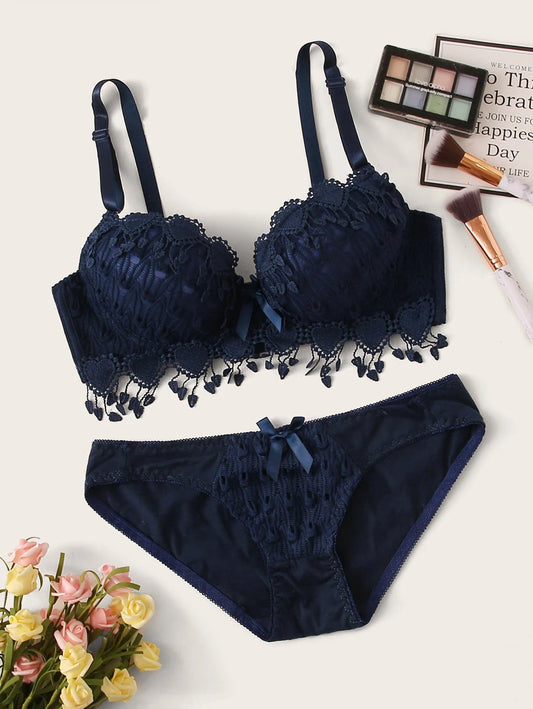 SHEIN طقم لانجري بسلك تحتي وأطراف كروشي
