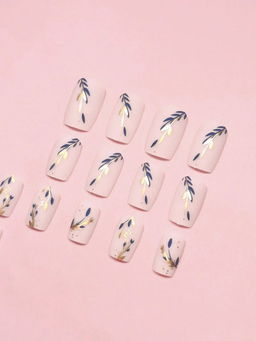 أظافر صناعية مربعة بنقشة الأوراق الزرقاء والذهبية وسنابل القمح والأغصان 24 قطعة