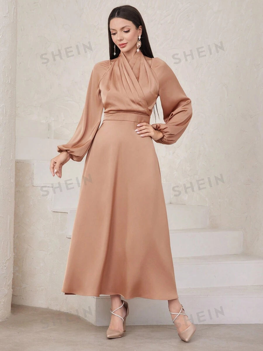 SHEIN Modely فستان مطوي بلا أكمام بلون سادة وأكمام مدببة وحمالة رقبة للنساء