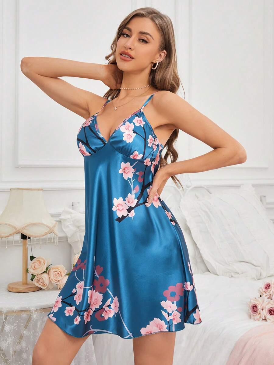 SHEIN فستان نوم نسائي كامي ساتان مطبوعة بنقشة الزهور