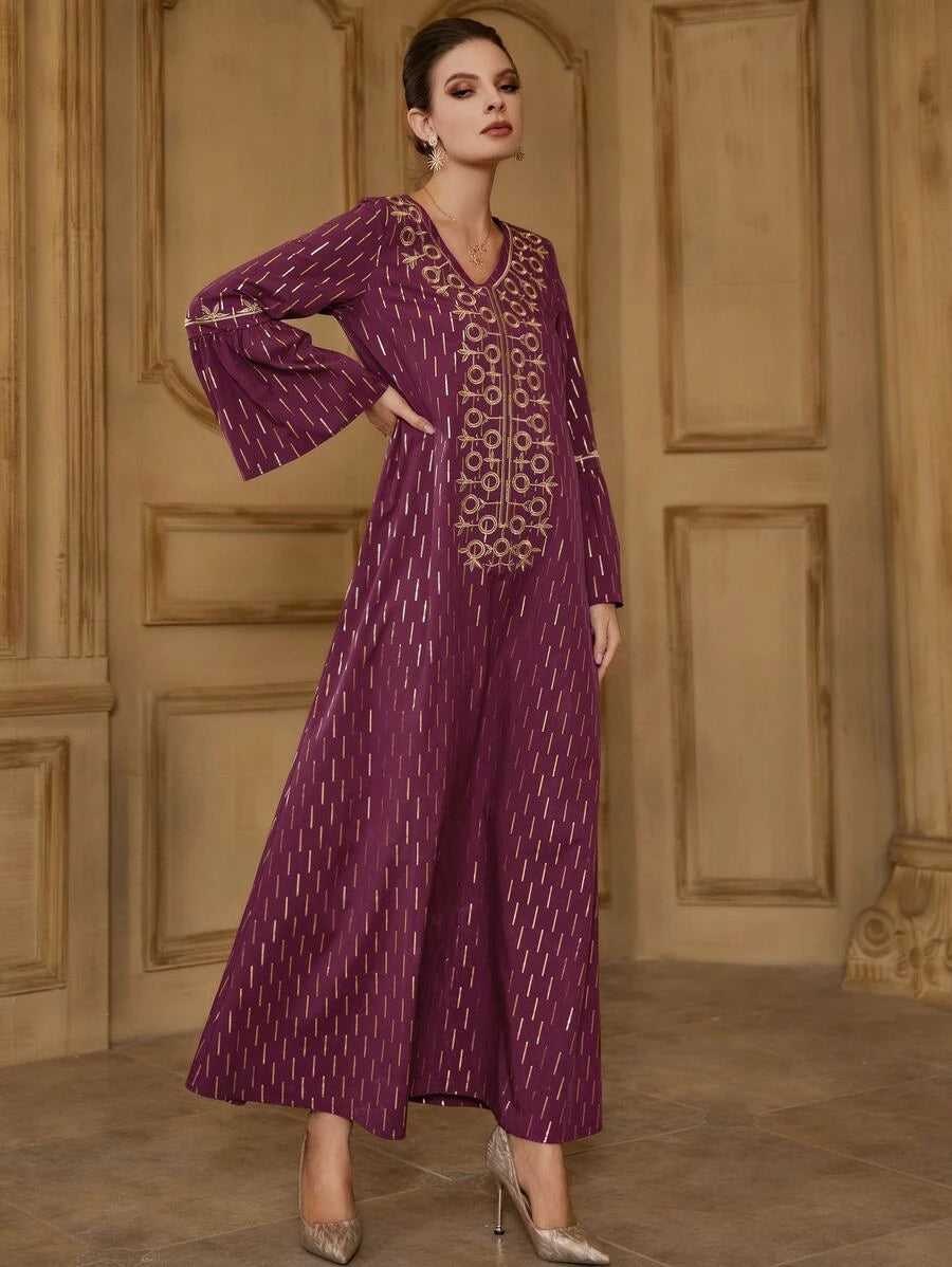 SHEIN Najma وأكمام مزينة بتطريزات Vفستان تونك برقبة