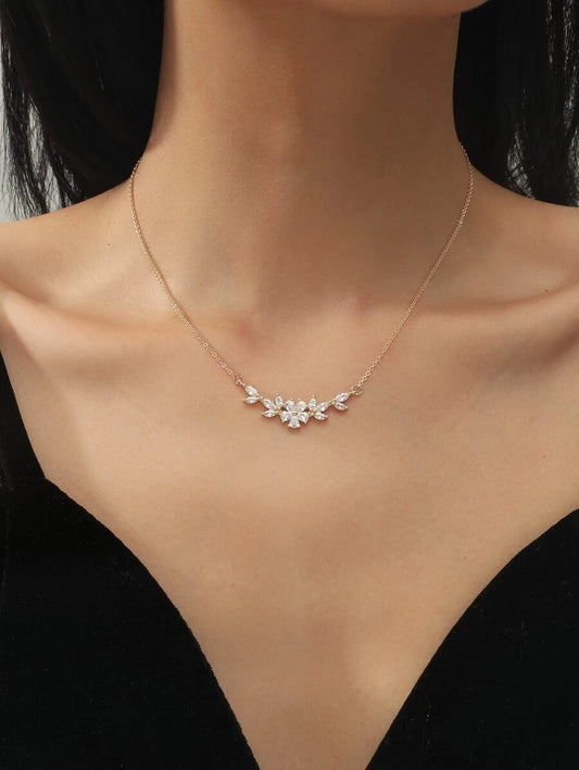 SHEIN قلادة نحاسية بزركونيا بتصميم زهرة وقلب وثعبان