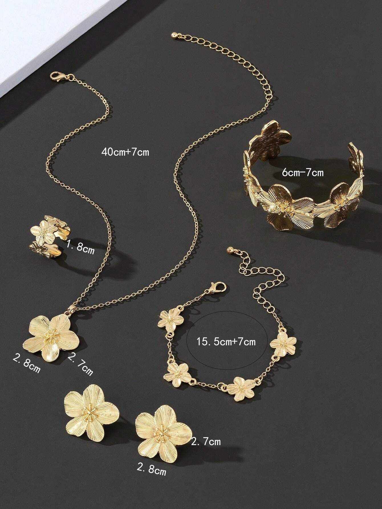SHEIN طقم مجوهرات ذهبي بزخرفة زهرة البرسيم