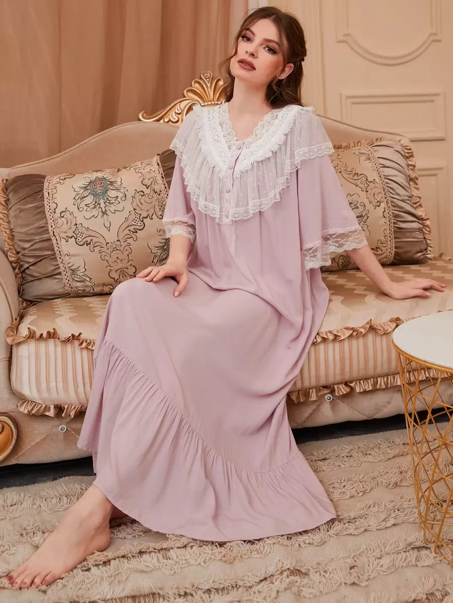 SHEIN PalaceNights فستان نوم طويل من الدانتيل بأزرار أمامية وكشكشة في الذيل