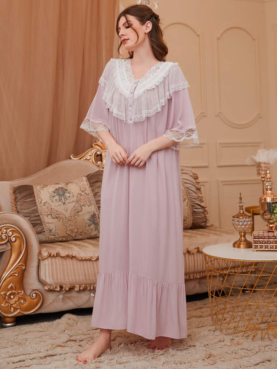 SHEIN PalaceNights فستان نوم طويل من الدانتيل بأزرار أمامية وكشكشة في الذيل