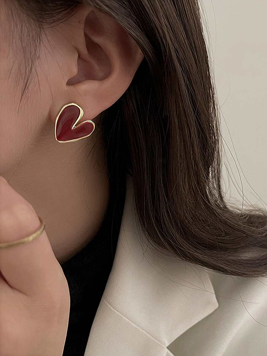SHEIN Andkiss أقراط مسمارية على شكل قلب