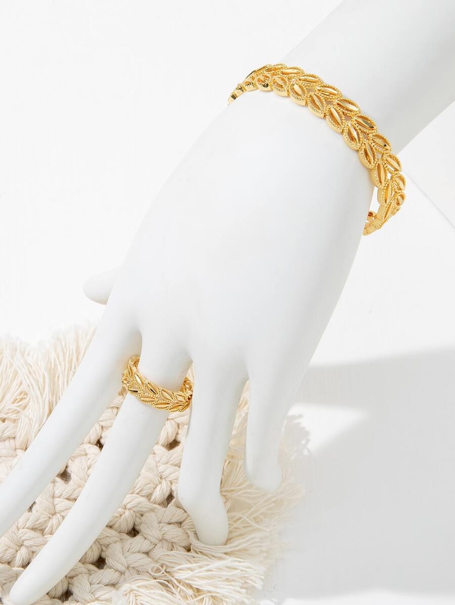 SHEIN إسورة وخاتم مفتوح بتصميم مجوف أنيق