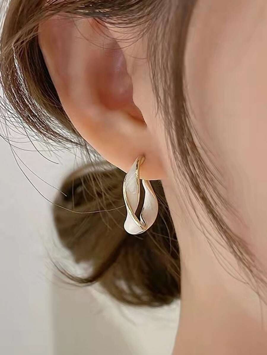 SHEIN حلقات الأذن المستديرة المنقوشة