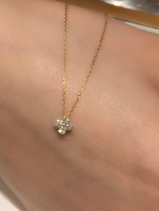 SHEIN قلادة زهرة مطلية ذهب عيار 18 أنيقة