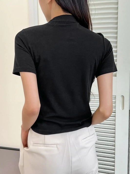 SHEIN DAZY بلوزة سوداء بياقة كولار