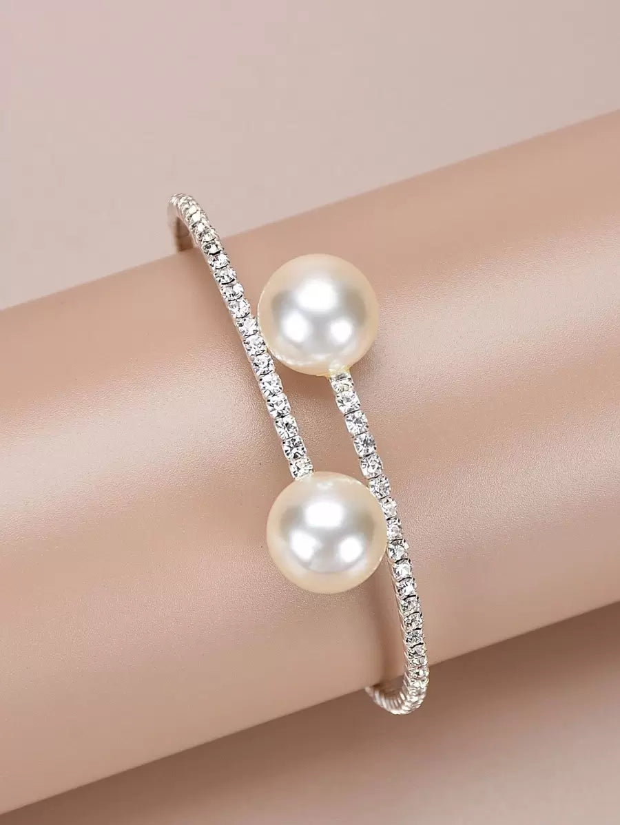 SHEIN سوار كف فضي مزين براينستون ولؤلؤ اصطناعي