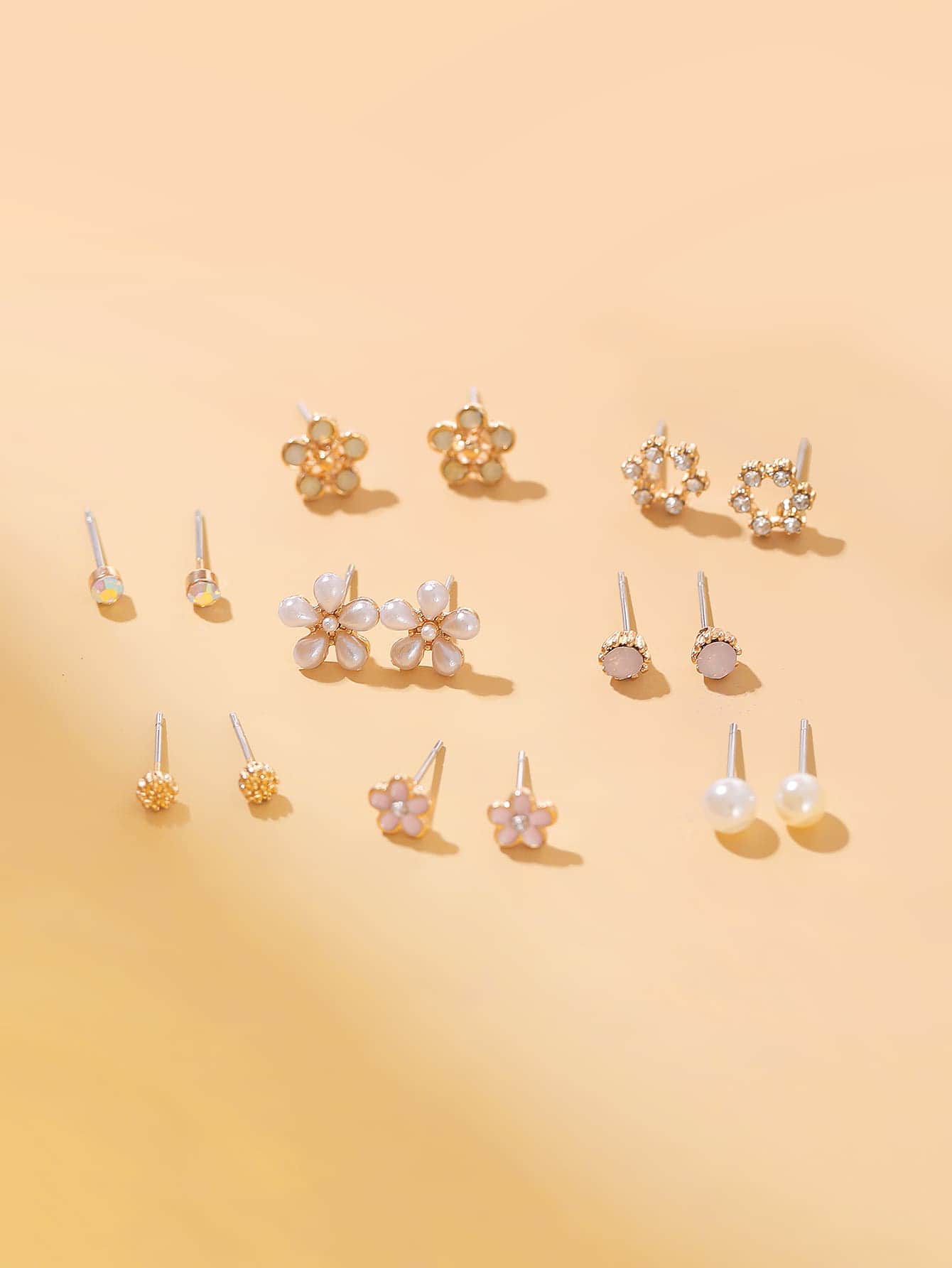 SHEIN طقم 8 أزواج أقراط بتصميم الزهور واللؤلؤ الاصطناعي