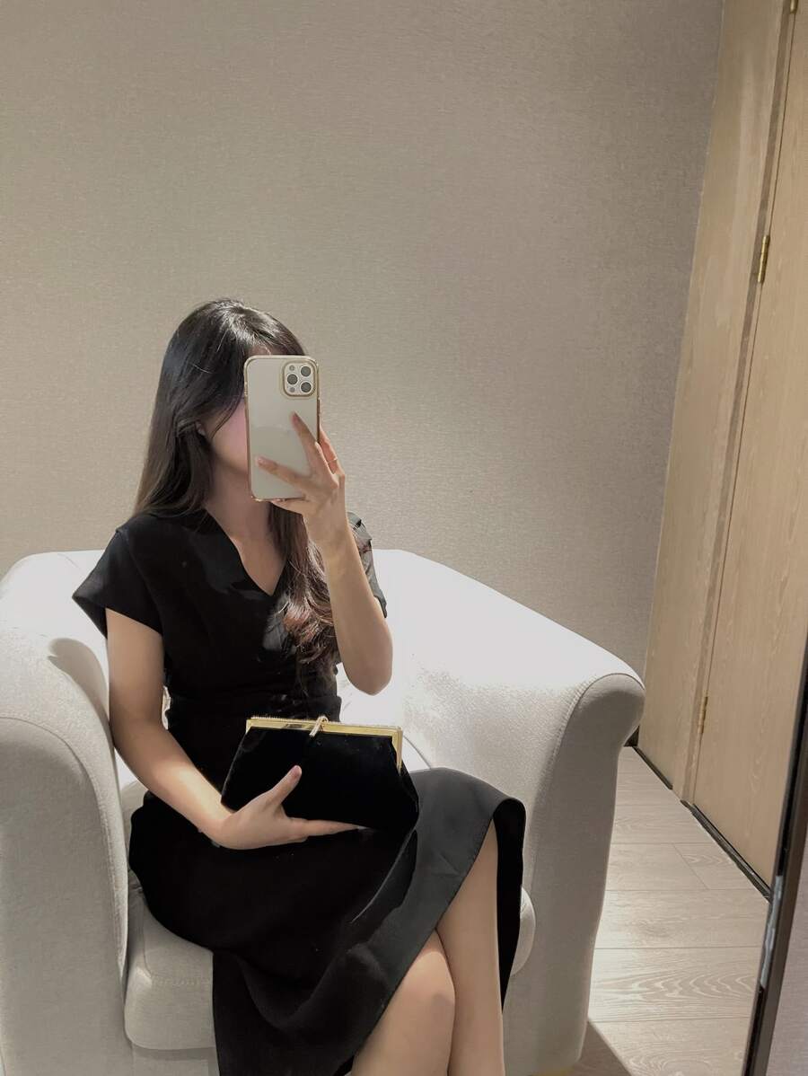 SHEIN حقيبة دلو مزينة بحجارة الراين بتصميم سحاب