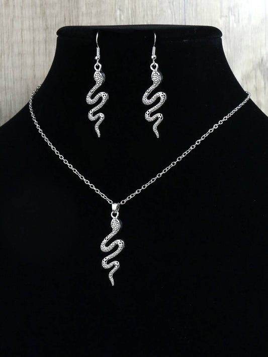 SHEIN طقم أقراط وقلادة فضية عتيقة بتصاميم حيوانية