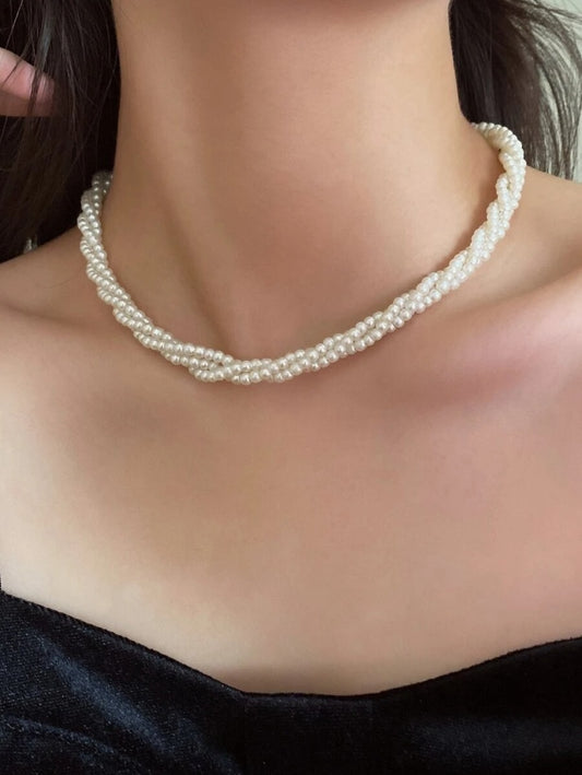 SHEIN قلادة قبالة الرقبة بتصميم خرزة ملتفة