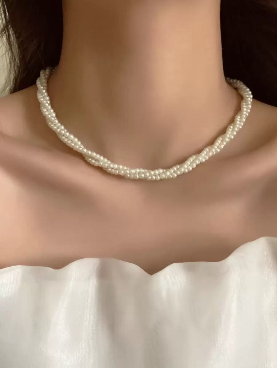SHEIN قلادة قبالة الرقبة بتصميم خرزة ملتفة