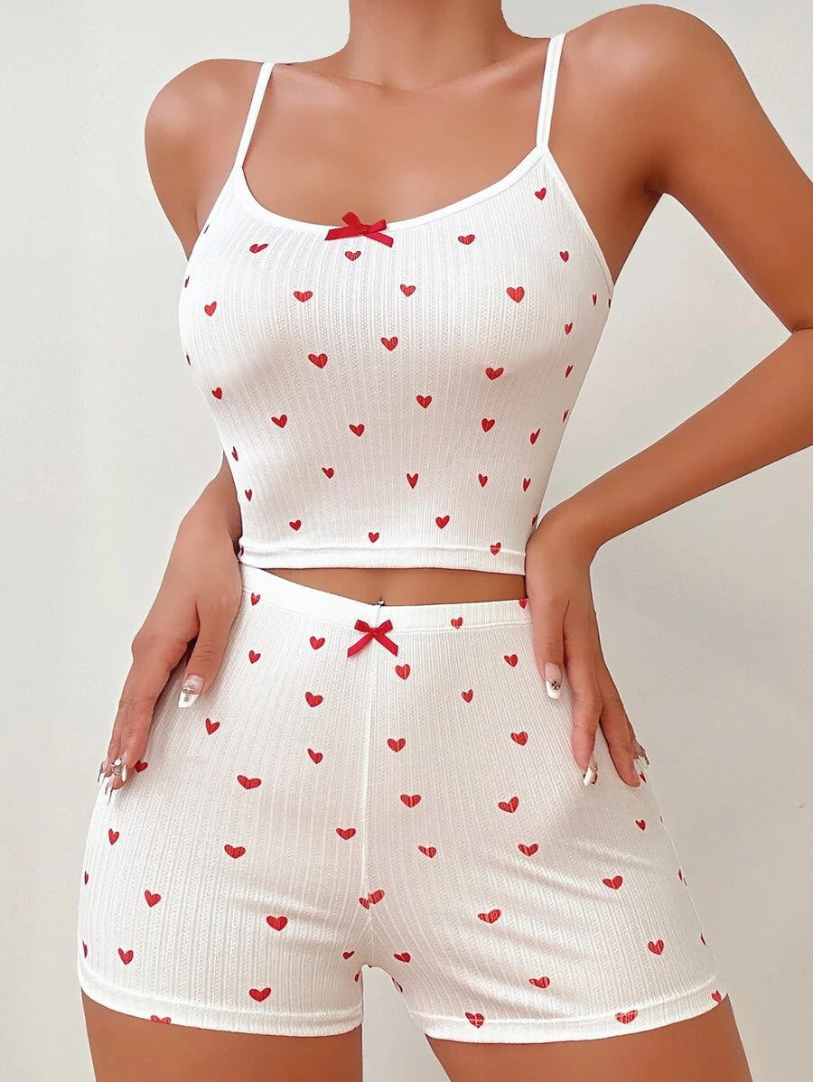 SHEIN طقم بيجامة قطعتين بطبعة قلوب مزين بفيونكة أمامية