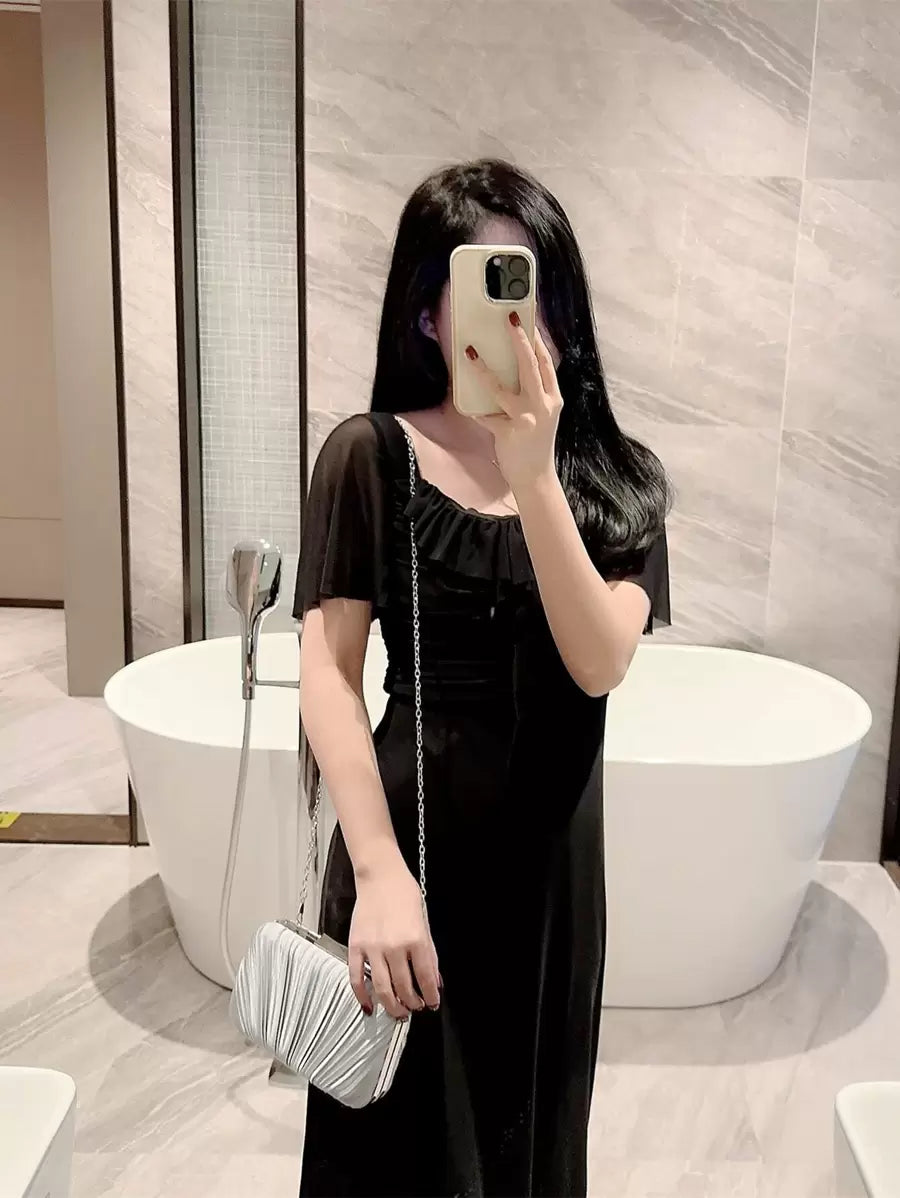 SHEIN حقيبة مسائية صغيرة مربعة براقة بسلسلة