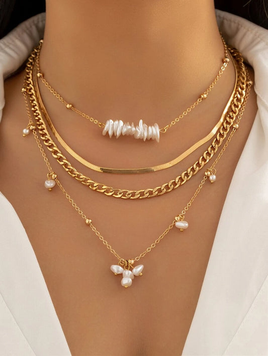 SHEIN قلادة مزينة بأربع لآلئ صناعية