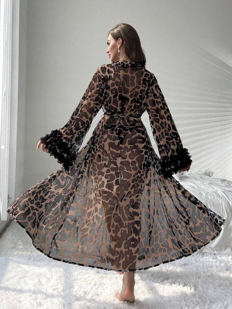 SHEIN رداء مطبوع مع شبكة متباينة بحزام