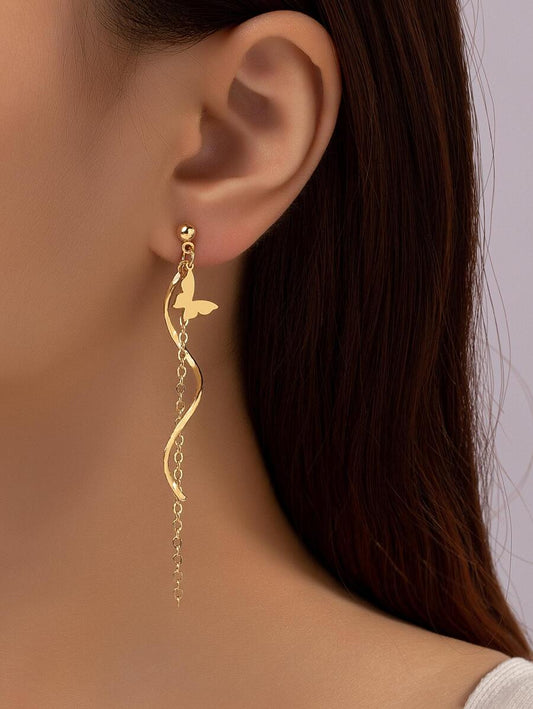 SHEIN زوج أقراط ذهبية زخرفة فراشة