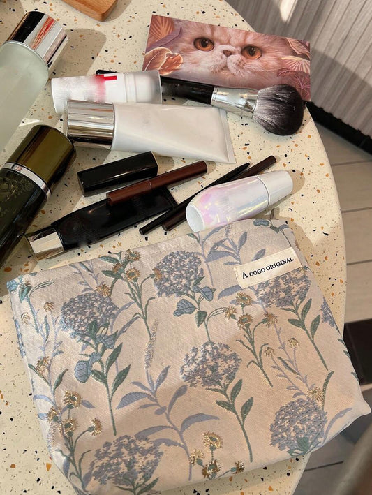 SHEIN حقيبة مكياج مزخرفة بطباعة الزهور