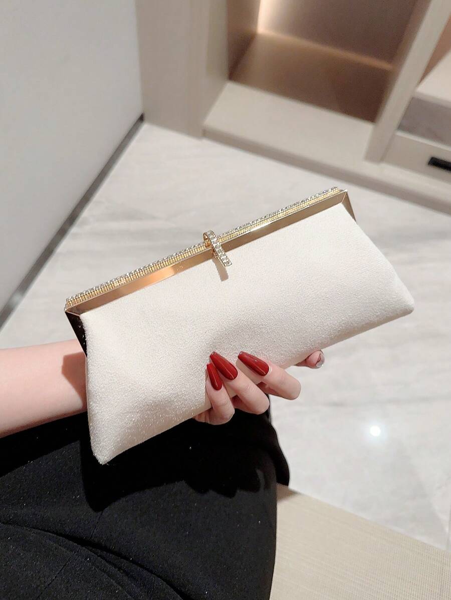 SHEIN حقيبة سهرة مخملية بيضاء مزينة بإغلاق هوك وراين