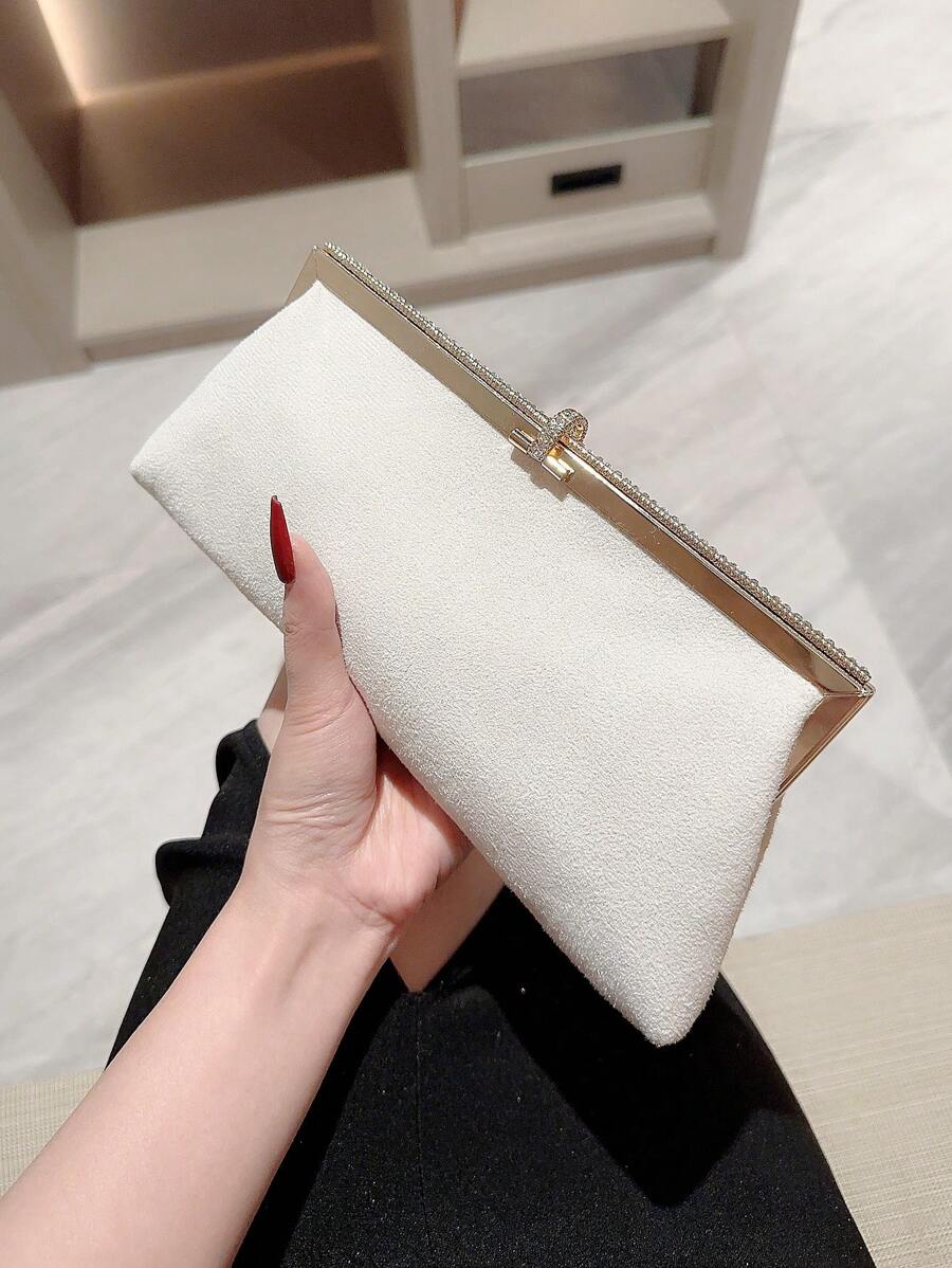 SHEIN حقيبة سهرة مخملية بيضاء مزينة بإغلاق هوك وراين