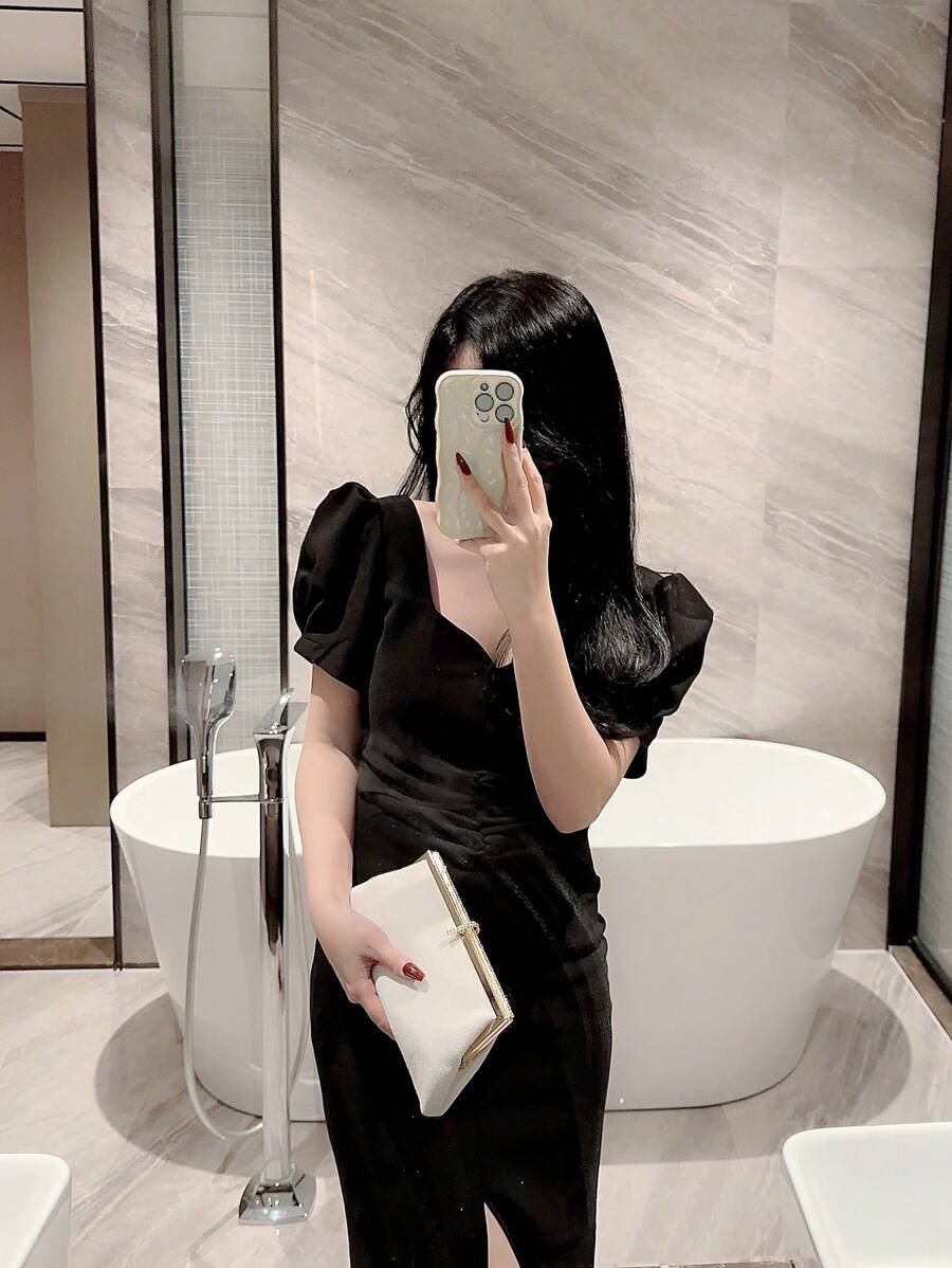 SHEIN حقيبة سهرة مخملية بيضاء مزينة بإغلاق هوك وراين