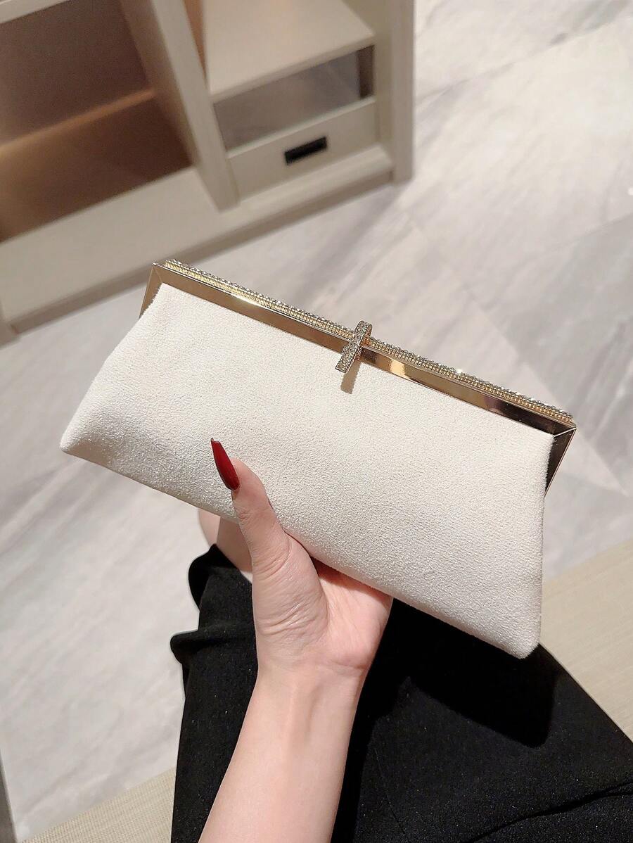SHEIN حقيبة سهرة مخملية بيضاء مزينة بإغلاق هوك وراين