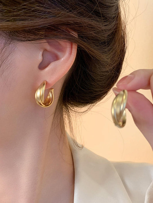 SHEIN eTel LiKe زوج أقراط مسمارية مطوية