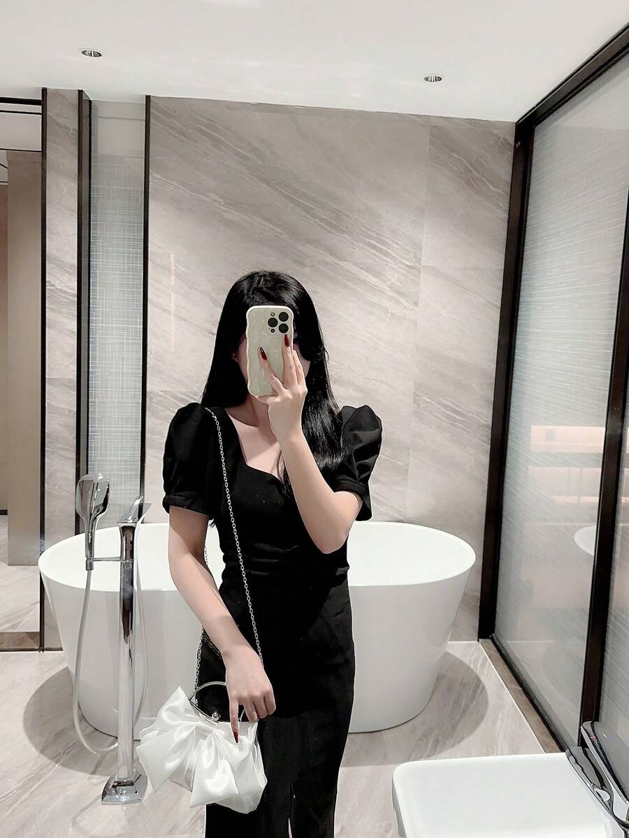SHEIN حقيبة دلو صغيرة بيضاء مزينة بالراين ستون وخرز