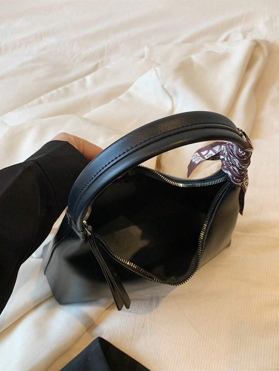 SHEIN حقيبة هوبو بسحاب باللون الأسود مزينة بفيونكة