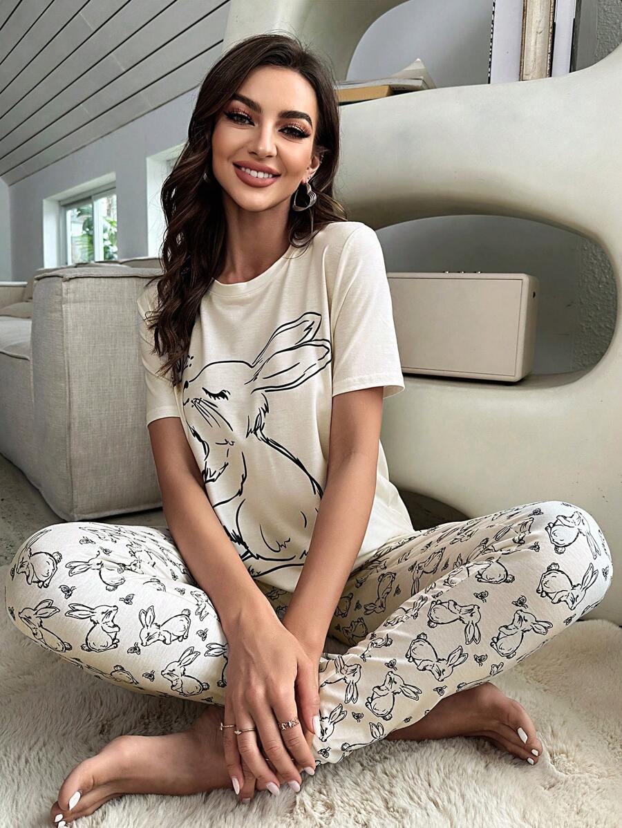 SHEIN طقم بيجامة من تيشيرت وبنطال بطباعة أرنب