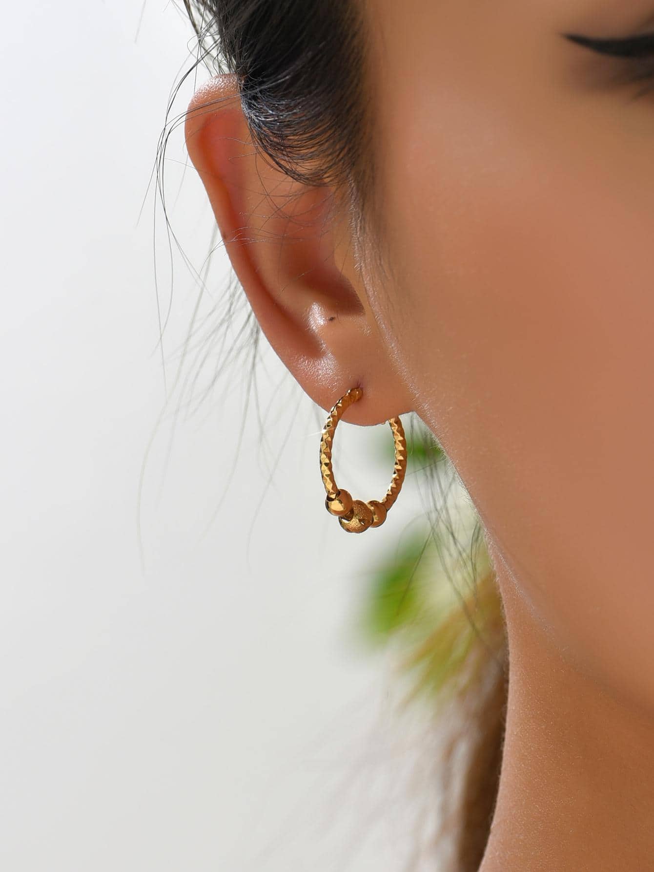 SHEIN زوج أقراط طوق مزينة بالخرز