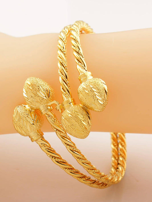 SHEIN أسورة بتصميم قلب ملتوي نحاسي