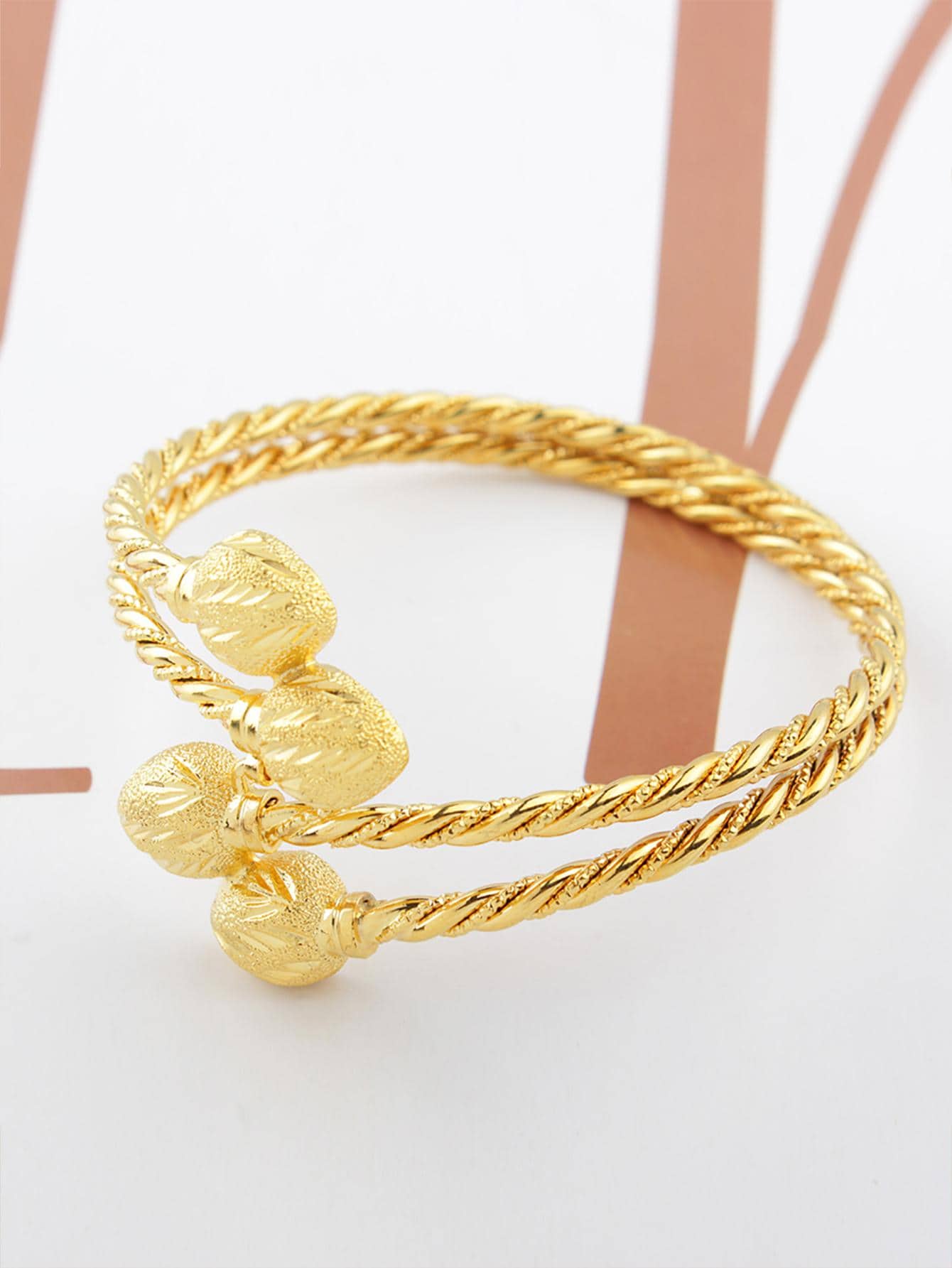 SHEIN أسورة بتصميم قلب ملتوي نحاسي