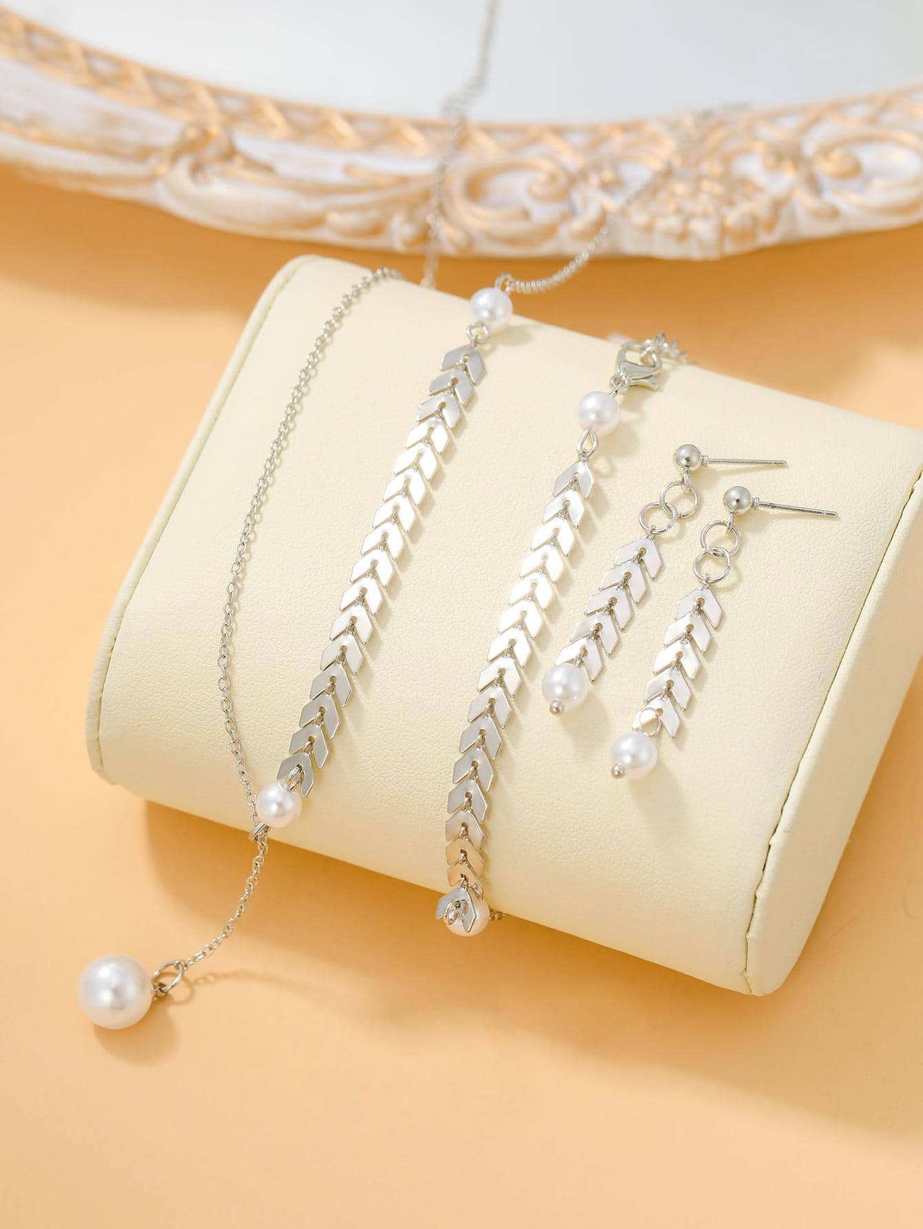 SHEIN طقم مجوهرات مزخرف بأوراق الشجر 4 قطع