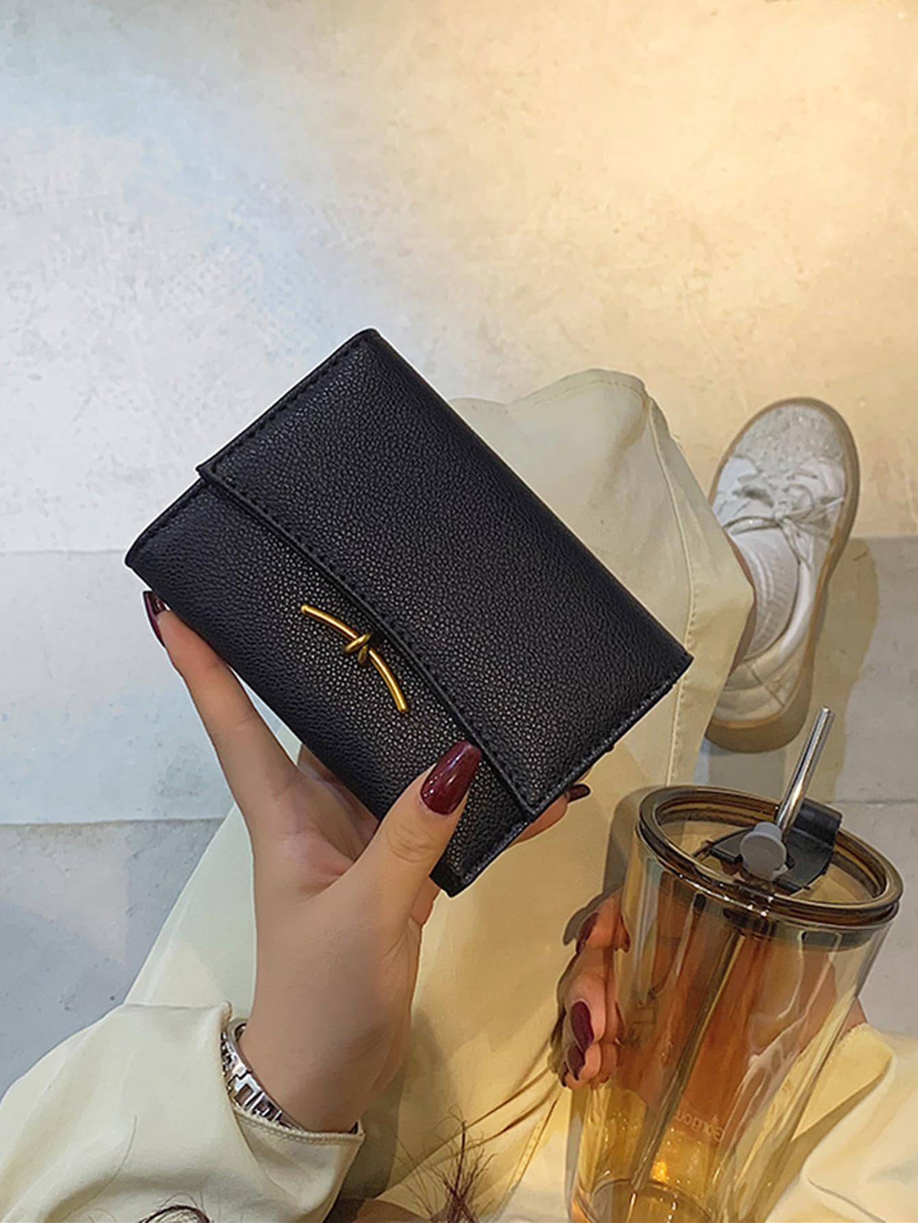 SHEIN محفظة محفورة بنقشة الليتشي من جلد بولي يوريثان