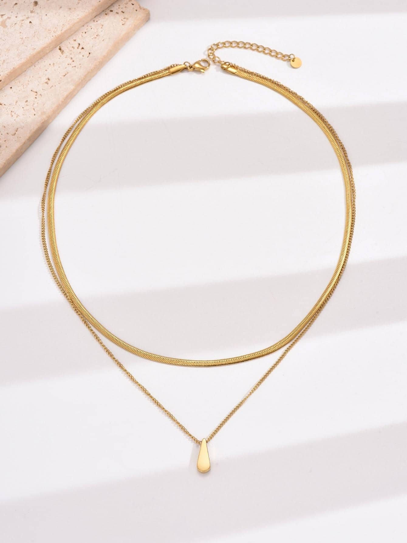 SHEIN قلادة طبقتين بتصميم أنيق